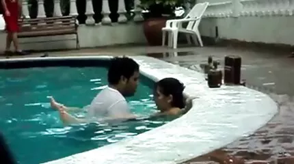 เซ็กส์หมู่สุดเจ๋งของนักเรียนที่ลูกไก่สองตัวดูดจู๋ วิดีโอ หนัง โป
