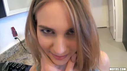 แม่เลี้ยงต้องการมีเซ็กส์ซ้ำตามตัวอย่างหนังโป๊เลสเบี้ยน ดู วิดีโอ sex