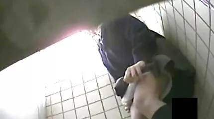 นักเรียนผมบลอนด์ fucks วิดีโอ โป๊ะ ในทวารหนักกับผู้อำนวยการสำหรับเครดิต