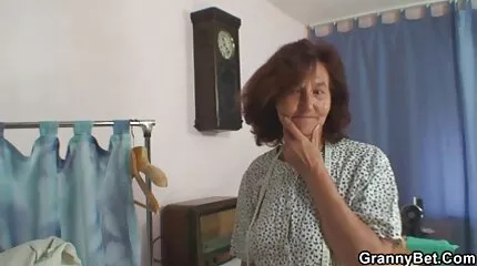 สาวงามชาวสเปนเช่าบ้านใกล้ถ่านและจ่ายด้วยการอมควยสุดฉ่ำ วิดีโอ โป้ ฝรั่ง