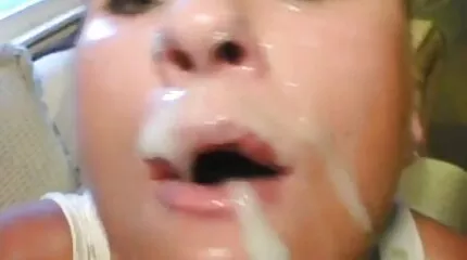 Cocksucker วีดีโอ เซ็ก สีน้ำตาลดูดเงินและแทนที่หีสำหรับอวัยวะเพศชายยาว